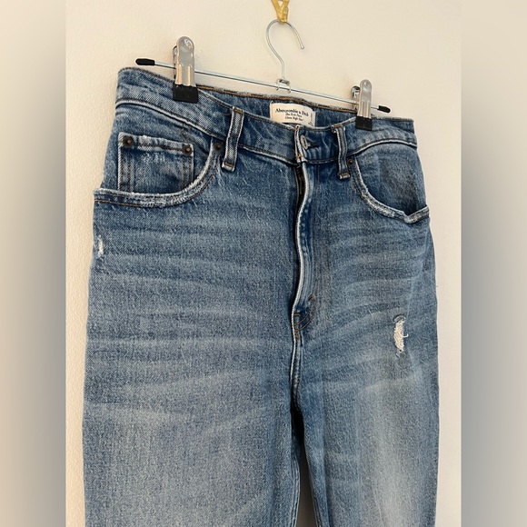 Abercrombie & Fitch The Kick Flare Ultra High Rise Jeans, Size 26 / 2 - Picture 2 of 5
